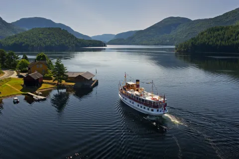 M/S Henrik Ibsen M/S Henrik Ibsen