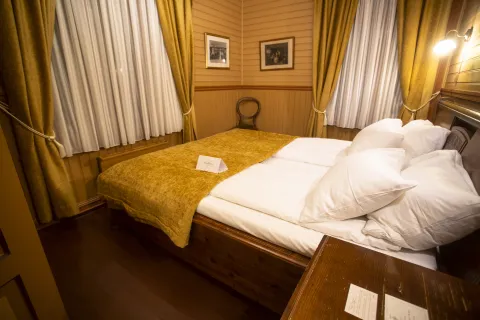 Rom 20 alternative angle