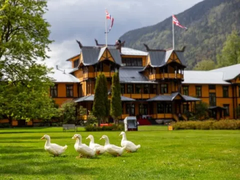 Dalen Hotel med ender thumb Dalen Hotels ender